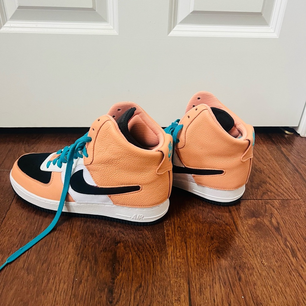 Nike Vibrant High-Top Sneakers with Teal and coral size 8.5 - Picture 4 of 12